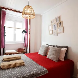 https://lovalfama-at-home-in-lisbon.hotels-lisbon-portugal.com