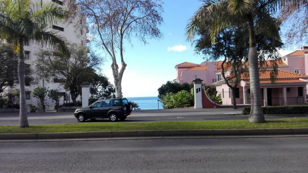 Shearwaters - Sounds Of The Sea Apartment Funchal